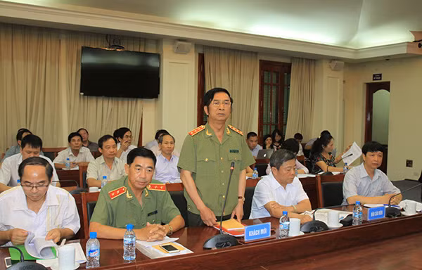 Thượng tướng Đặng Văn Hiếu, Ủy viên Trung ương Đảng, Thứ trưởng Thường trực Bộ Công an phát biểu tại buổi họp báo. Thượng tướng Đặng Văn Hiếu, Ủy viên Trung ương Đảng, Thứ trưởng Thường trực Bộ Công an phát biểu tại buổi họp báo.