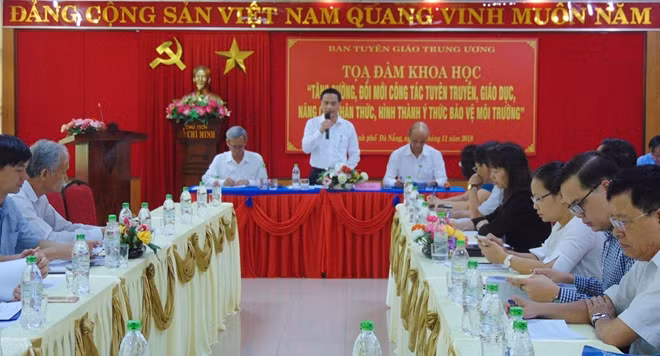 Đông đảo các nhà khoa học, nhà quản lý, chuyên gia tham gia buổi tọa đàm.
