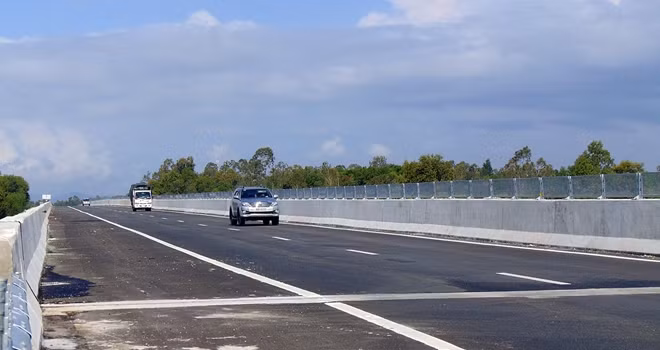 Quảng Nam yêu cầu các đơn vị liên quan giải quyết dứt điểm những tồn tại liên quan cao tốc Đà Nẵng - Quảng Ngãi.