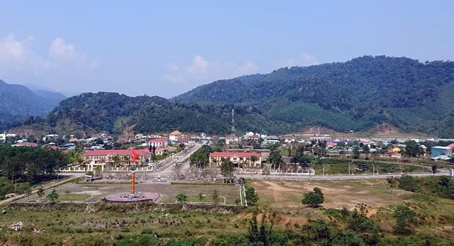 Huyện Tây Giang định hướng phát triển kinh tế - xã hội gắn với bảo vệ, phát triển rừng theo phương châm "Rừng còn Tây Giang còn, rừng mất Tây Giang suy vong".