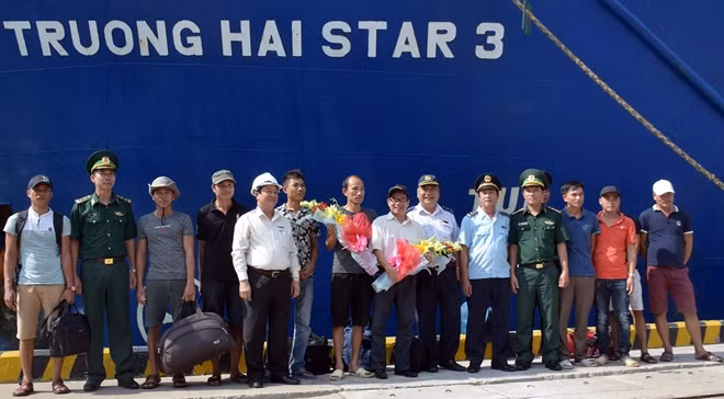 Các lực lượng chức năng tổ chức đón tiếp, động viên các thuyền viên gặp nạn và biểu dương thuyền trưởng, Ban chỉ huy tàu và thủy thủ tàu Trường Hải Star 3.
