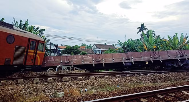 4 toa tàu bị trật khỏi đường ray sau vụ va chạm.