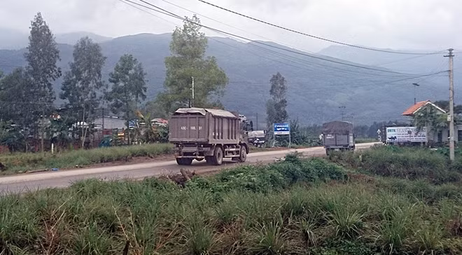 Chiếc xe tải này có dấu hiệu thay đổi thiết kế thùng xe.