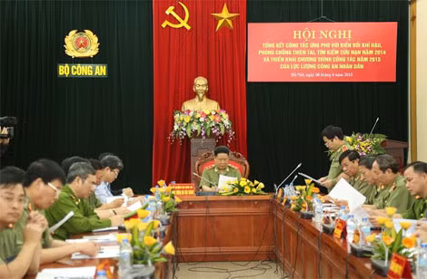 Trung tướng Phạm Quang Cử trình bày báo cáo năm 2014.