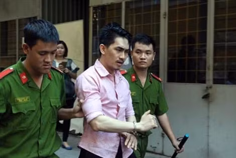 Bị cáo Tony sau phiên xử.