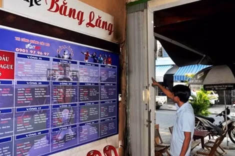 Anh Lê Mậu Minh chủ quán cà phê Bằng Lăng kể lại sự việc.