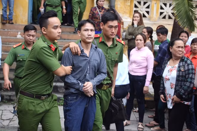 Bị cáo Nguyễn Quốc Hưng sau phiên toà phúc thẩm Bị cáo Nguyễn Quốc Hưng sau phiên toà phúc thẩm