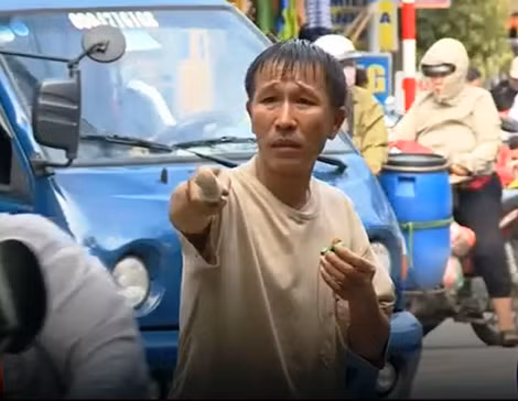 Hình ảnh quen thuộc với người tham gia giao thông tại ngã tư Canh.