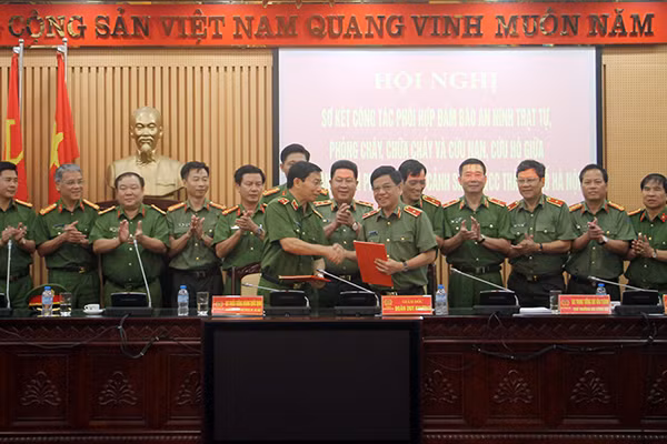 Thứ trưởng Bùi Văn Thành chứng kiến ký quy chế phối hợp mới giữa Công an TP Hà Nội và Cảnh sát PC&CC TP Hà Nội