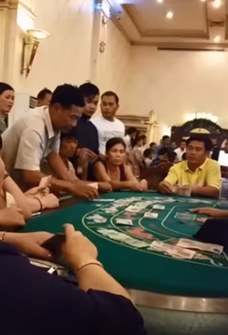 Cảnh sát phạt tại casino. Cảnh sát phạt tại casino.