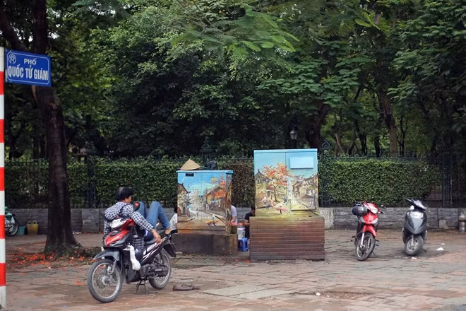 Với mong muốn hiệu ứng dự án “Sắc màu Hà Nội” tiếp tục lan tỏa, Công ty CP Thời trang M2 Việt Nam đã đề xuất và được UBND quận Đống Đa đồng ý triển khai vẽ 180 bốt điện trên các tuyến phố: Nguyễn Lương Bằng - Tôn Đức Thắng - Tây Sơn với chủ đề về: Hoa và Phố.