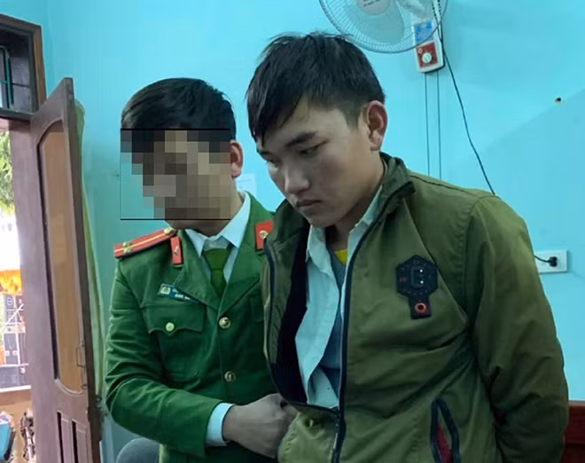 Và Bá Cha và tang vật.