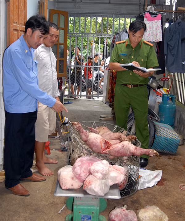 Cảnh sát môi trường Công an tỉnh Hà Nam phát hiện một vụ vi phạm về Vệ sinh an toàn thực phẩm.