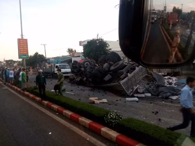 Hiện trường vụ tai nạn thảm khốc tại Chư Sê. Hiện trường vụ tai nạn thảm khốc tại Chư Sê.