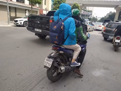 Tài xế xe công nghệ cam kết không sử dụng điện thoại khi lái xe ảnh 4
