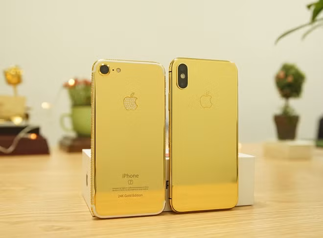Ước tính chi phí dành riêng cho việc mạ vàng chiếc iPhone X này, khách hàng phải bỏ ra thêm số tiền gần như ngang ngửa với giá tiền một chiếc iPhone 7 mới ngoài hàng. Tuy đắt, nhưng đối với người yêu thích nó thì đó không phải là vấn đề lớn.