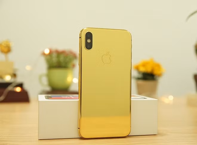 iPhone X phiên bản mạ vàng 24K vẫn tiếp tục là sản phẩm đình đám đến từ cái tên Golden Gift Việt Nam.
