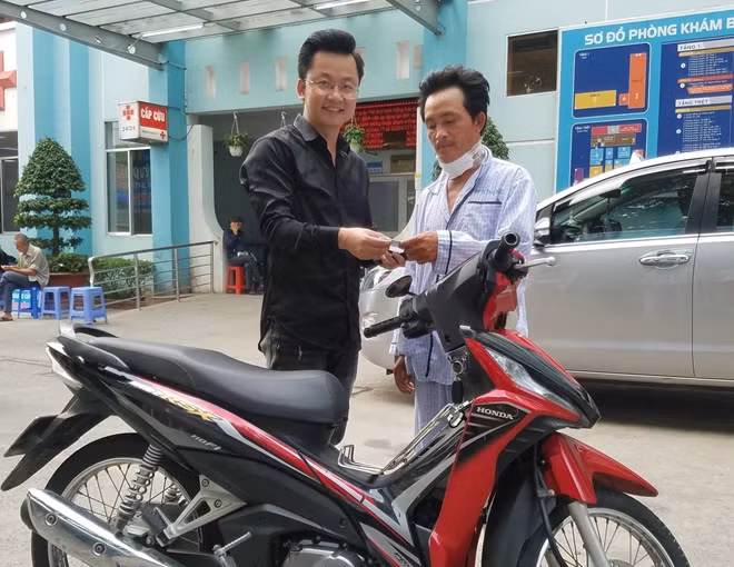 Nạn nhân được tặng xe.