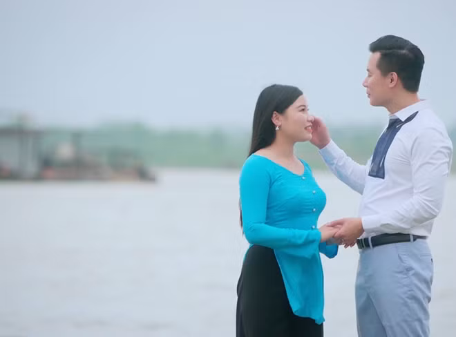 Xuân Hảo và Bùi Thúy trong một MV.
