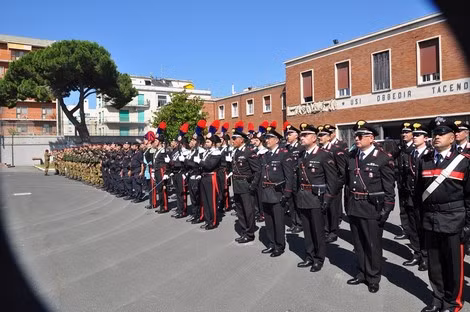 Lực lượng Carabinieri trong các bộ quân phục khác nhau.