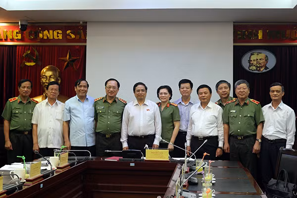 Đồng chí Phạm Minh Chính cùng các đại biểu dự hội nghị