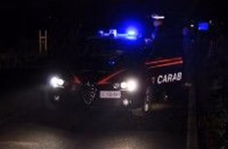 Cảnh sát Italy trong một hoạt động trấn áp tội phạm về đêm.