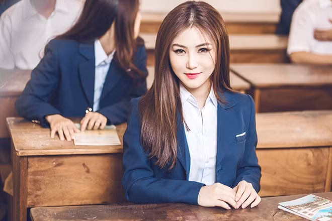 Ca sĩ Hương Tràm trong MV “Em gái mưa”.