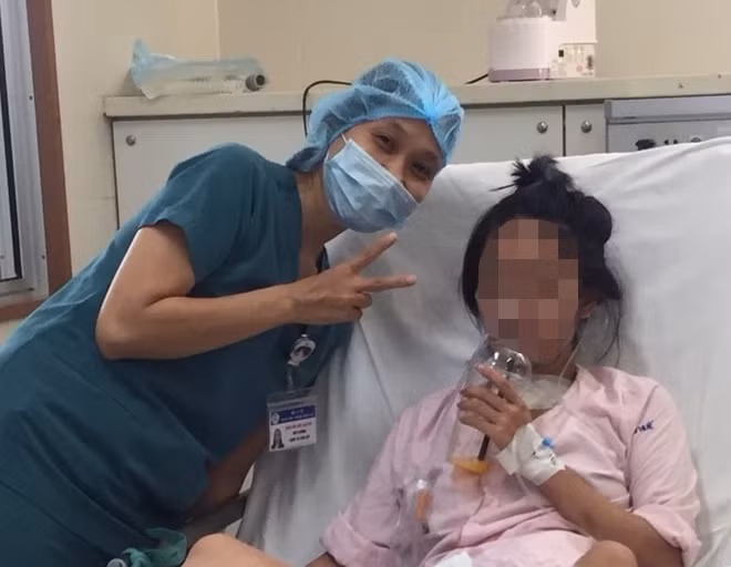 Sau một tháng được các y, bác sĩ Bệnh viện T.Ư Huế tích cực điều trị, hiện BN L. đã hồi tỉnh, các chức năng sống đang cải thiện tốt Sau một tháng được các y, bác sĩ Bệnh viện T.Ư Huế tích cực điều trị, hiện BN L. đã hồi tỉnh, các chức năng sống đang cải thiện tốt