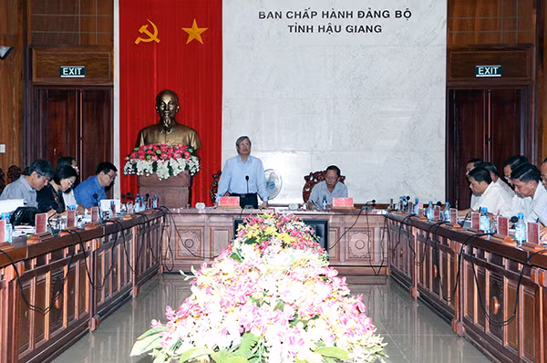 Chủ nhiệm Ủy ban Kiểm tra Trung ương Trần Quốc Vượng phát biểu tại cuộc họp. Ảnh: TTXVN
