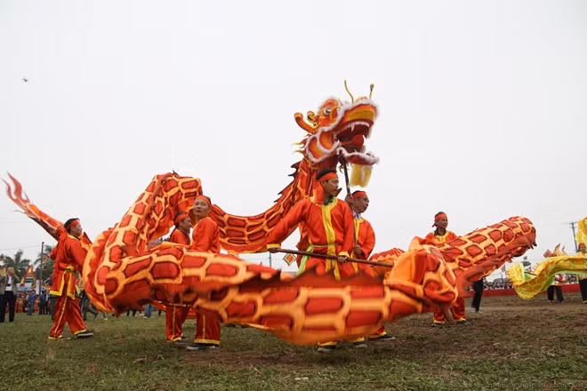 Được khôi phục 10 năm nay, Lễ hội Tịch điền diễn ra tại xã Đọi Sơn (Duy Tiên, Hà Nam) nhằm cầu cho một năm mưa thuận gió hòa, mùa màng tươi tốt.