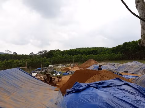 “đại công trường” khai thác vàng trái phép tại thôn Đàn Thượng (Tam Lãnh).