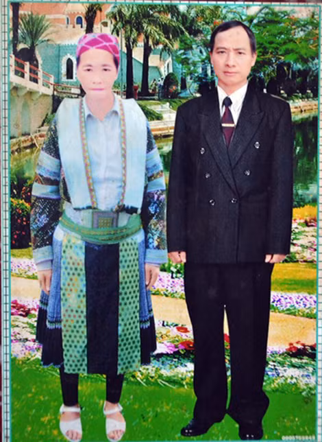 Ảnh cưới hiếm hoi của ông Ve.