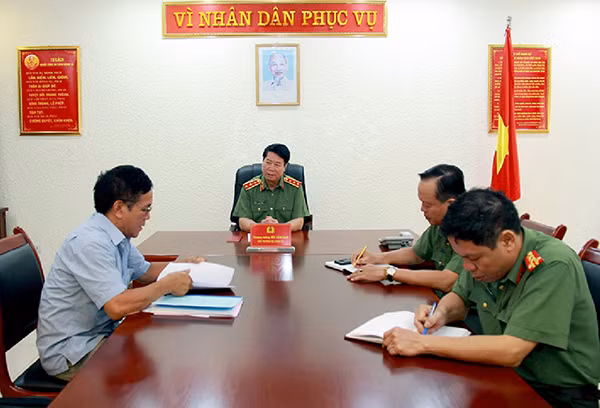 Thứ trưởng Bùi Văn Nam tại buổi tiếp công dân định kì tháng 9-2019.
