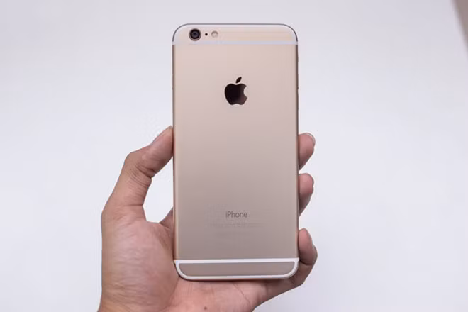 Một chiếc iPhone 6 Plus Gold tại Việt Nam