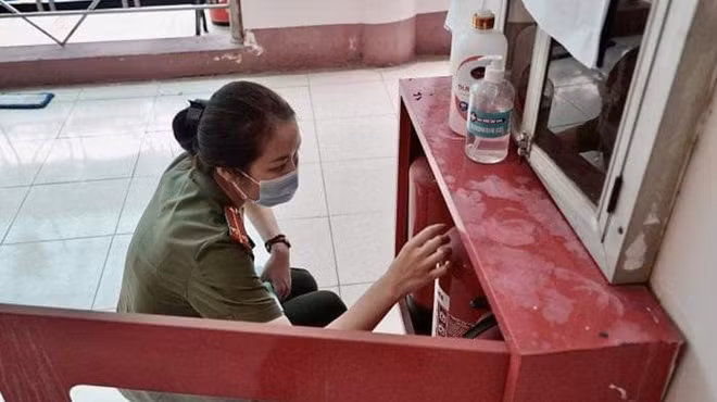 Kiểm tra lần cuối công tác bảo đảm an ninh trong khu vực thi.