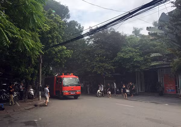 Lực lượng cảnh sát PCCC có mặt tại hiện trường. Ảnh: Long Bruce. Lực lượng cảnh sát PCCC có mặt tại hiện trường. Ảnh: Long Bruce.