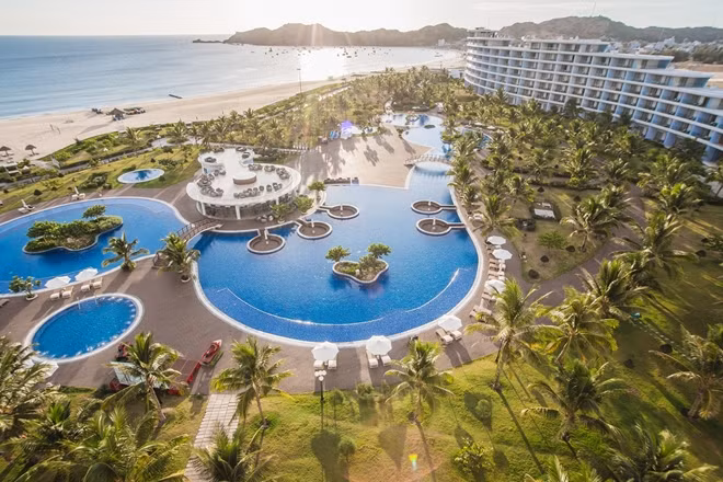 Nhiều gia đình đang tìm kiếm các resorts, khách sạn ngay tại địa phương, hoặc cách nhà chỉ từ 1-2 tiếng di chuyển.