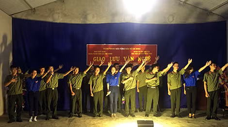 Đoàn thanh niên tình nguyện phối hợp cùng Đoàn thanh niên xá Yên Thành tổ chức đêm giao lưu văn nghệ “Ấm tình quân dân”