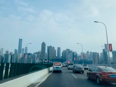 Giao thông nhiều tầng là điều đặc trưng nhất của Trùng Khánh. Giao thông nhiều tầng là điều đặc trưng nhất của Trùng Khánh.