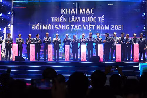 Thủ tướng Nguyễn Xuân Phúc cùng các lãnh đạo cấp cao của Chính phủ và các Bộ, ngành nhấn nút khởi công xây dựng Trung tâm Đổi mới sáng tạo quốc gia và khai mạc Triển lãm quốc tế đổi mới sáng tạo Việt Nam 2021 Thủ tướng Nguyễn Xuân Phúc cùng các lãnh đạo cấp cao của Chính phủ và các Bộ, ngành nhấn nút khởi công xây dựng Trung tâm Đổi mới sáng tạo quốc gia và khai mạc Triển lãm quốc tế đổi mới sáng tạo Việt Nam 2021