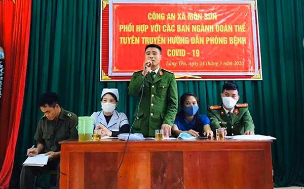 Công an xã Môn Sơn phối hợp trạm y tế và đoàn xã tổ chức tuyên truyền phòng chống dịch COVID-19 trước khi có Chỉ đạo cách ly toàn xã hội của Thủ tướng Chính phủ