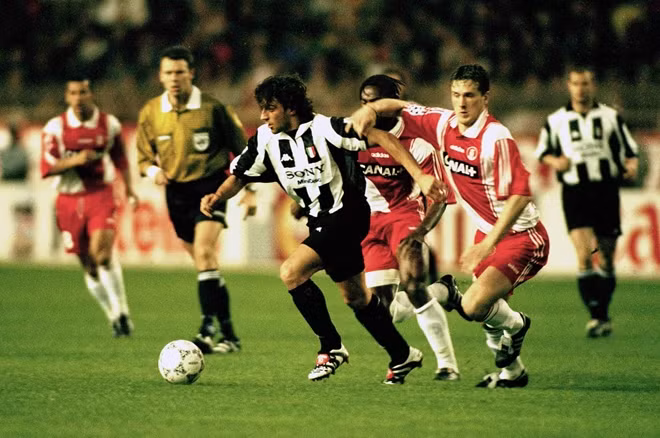 Champions League 1997 là năm đầu tiên UEFA cho phép những đội á quân ở giải quốc nội tham dự sân chơi cao nhất cấp CLB.