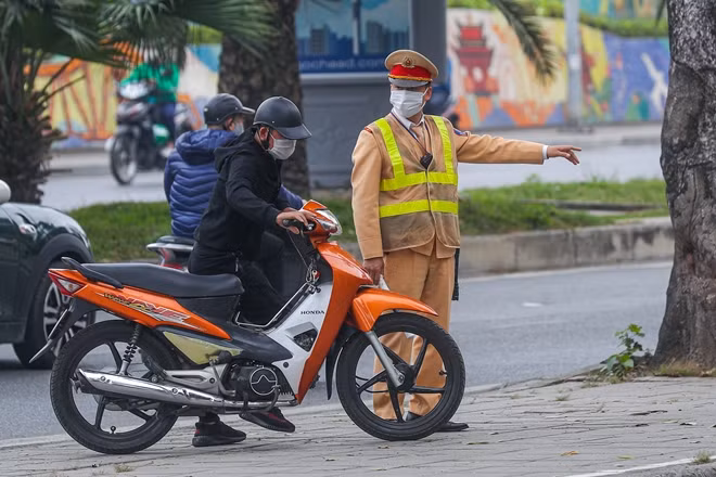 Tổ công tác hoạt động theo phương thức cắm chốt tập trung ở một khu vực nhất định. Tất cả hỗ trợ lẫn nhau, sử dụng biện pháp công khai kết hợp hóa trang để kịp thời phát hiện, kiểm tra, xử lý các trường hợp vi phạm trong đó tập trung vào những đối tượng nghi vấn phạm pháp hình sự liên quan đến ma túy, trộm cắp, cướp giật.