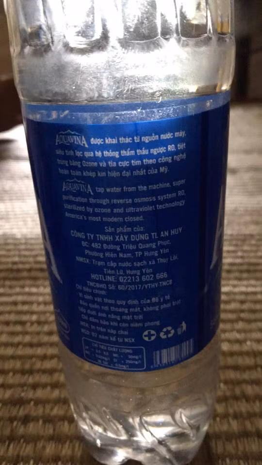Nước đóng chai tại đây xuất ra thị trường với cái tên rất kêu "Aquavina".
