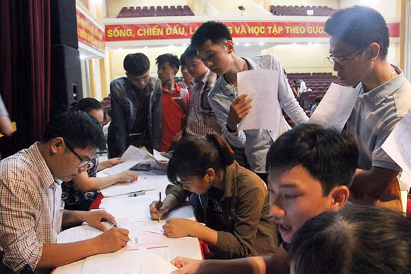 Cần cân đối giữa nhu cầu đào tạo và quy mô đào tạo để giảm thiểu tình trạng cử nhân sư phạm ra trường không xin được việc làm.