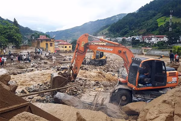 Tổng khối lượng đất đá vùi lấp sau trận lũ lên tới 132.000m3