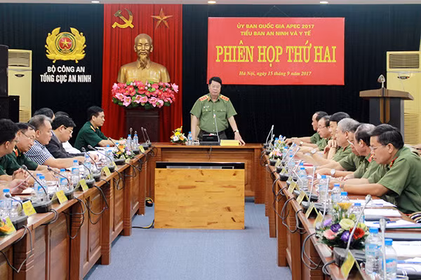 Thứ trưởng Bùi Văn Nam phát biểu tại Phiên họp