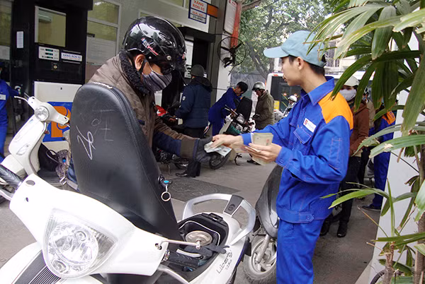 Giá và chất lượng xăng luân là vấn đề người tiêu dùng quan tâm.