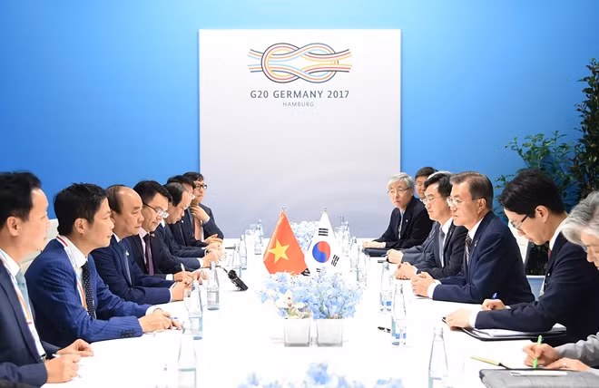 Thủ tướng Nguyễn Xuân Phúc đề nghị Hàn Quốc tiếp tục hỗ trợ Việt Nam tham gia vào các chuỗi sản xuất cung ứng toàn cầu của Hàn Quốc. - Ảnh: VGP/Quang Hiếu