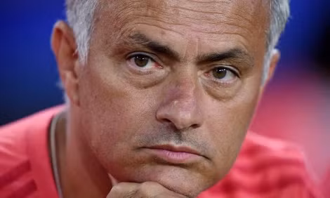 Mourinho đang bị chính các cầu thủ trong CLB cô lập.